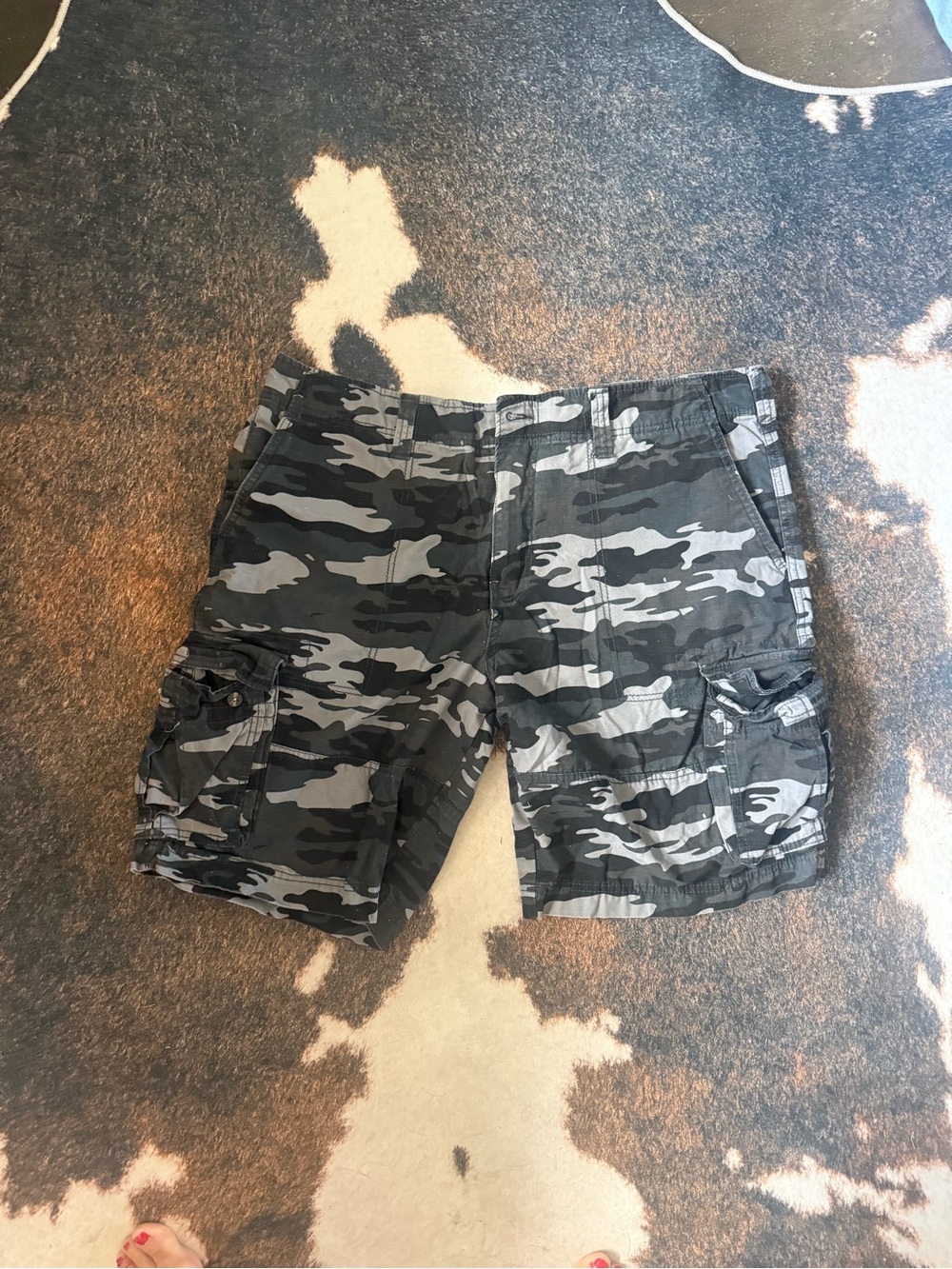 Mossimo Supply Co. Men's Gray & Black Camo Cargo Shorts